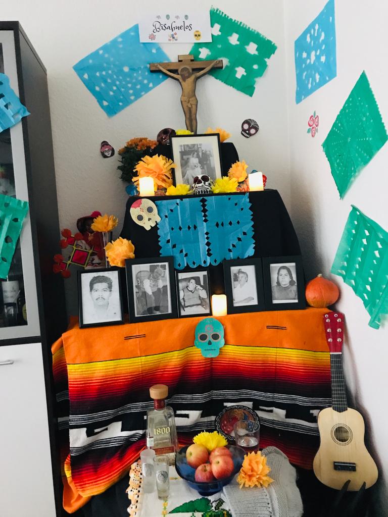 Mi altar de muertos terminado